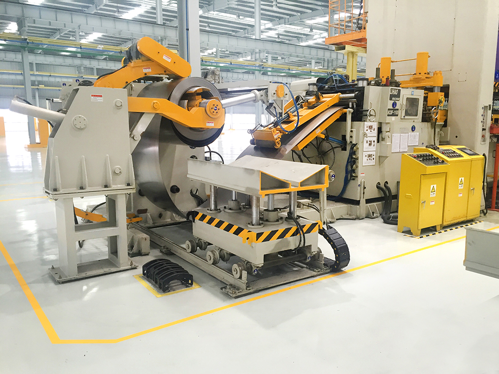 decoiler straightener feeder NCBF-1100.jpg